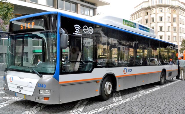 Como chegar a Media Markt Matosinh em Matosinhos através de Autocarro ou  Metro?