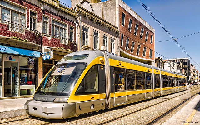 Como chegar a Media Markt Matosinh em Matosinhos através de Autocarro ou  Metro?