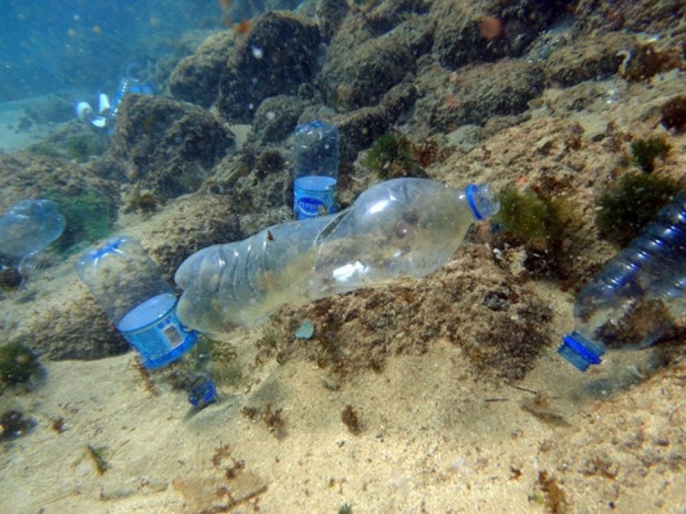 Lixo no fundo dos Oceanos