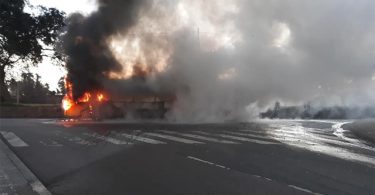 Autocarro da Resende ardeu esta manhã em Matosinhos