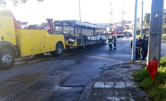 Autocarro da Resende ardeu esta manhã em Matosinhos
