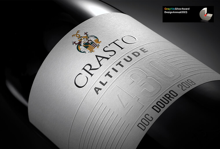 Omdesign multipremiada no Graphis dos EUA