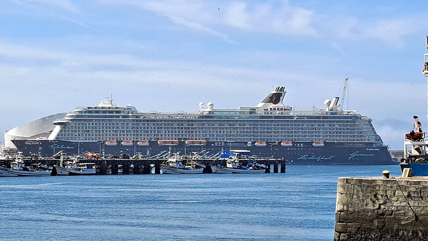 Mein Schiff 4