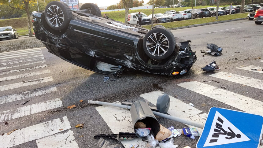 Despiste e capotamento Bentley - Leça da Palmeira