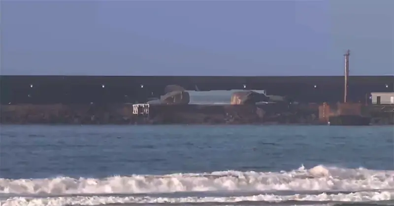Mar abre brecha no quebra-mar do Porto de Leixões