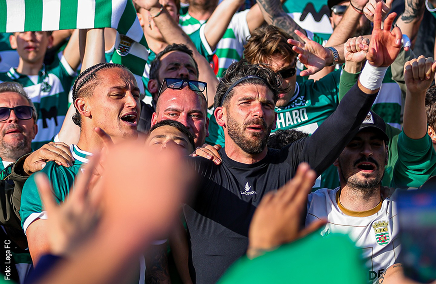 Leça FC festeja subida à Liga 3