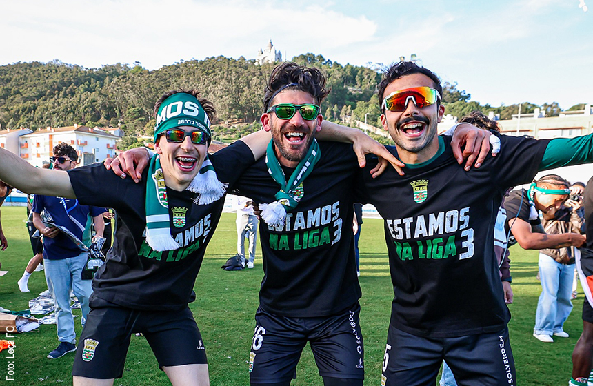 Leça FC festeja subida à Liga 3