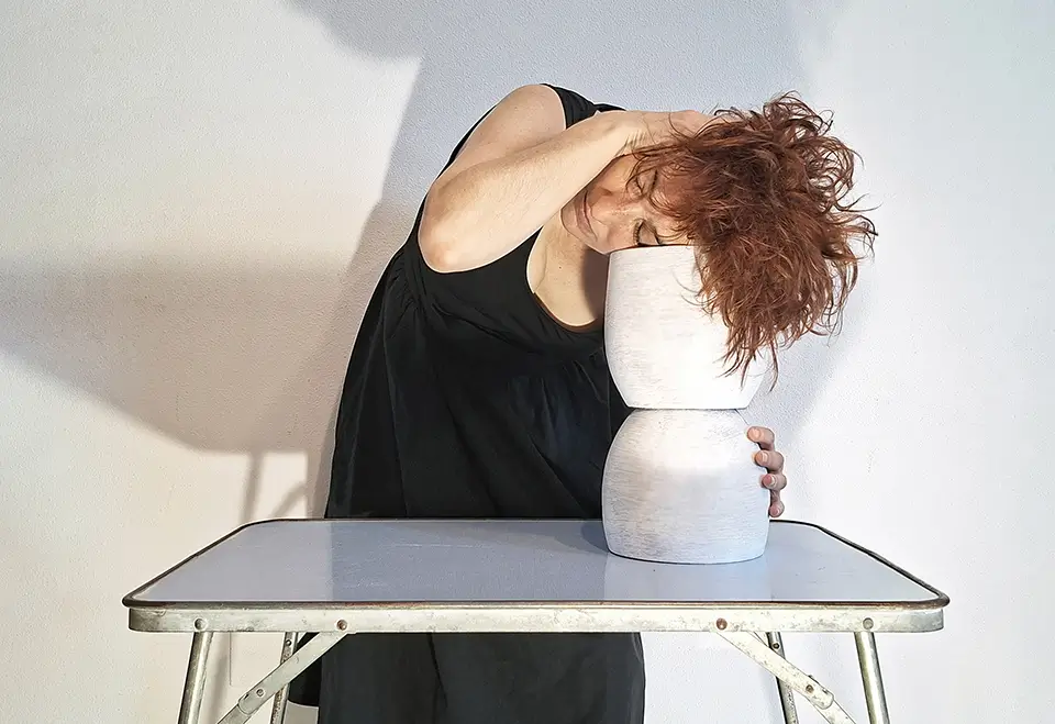 Performance-de-Ana-Gesto_Resonancias-do-baleiro